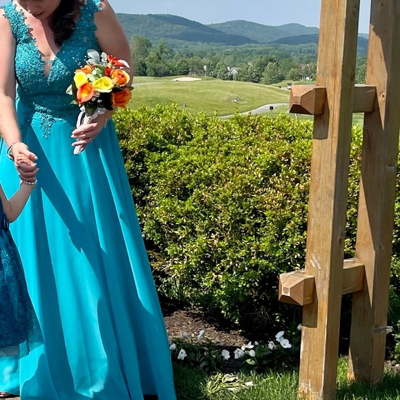 V-neck Bridesmaid Dress - Picture 5 of 9